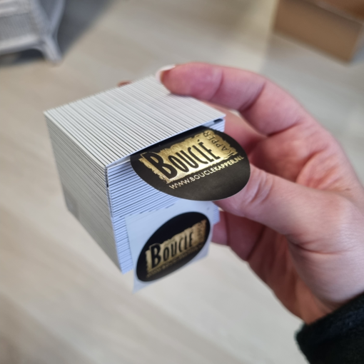 Custom sluitsticker met goudfolie - rond zwart - Afbeelding 2