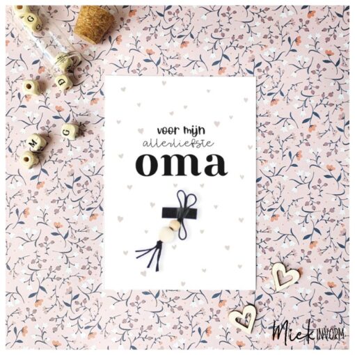 Ansichtkaart + gelukspoppetje "Voor mijn allerliefste oma"